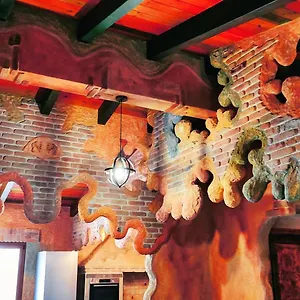 Casa Gaudi - House & Pensión